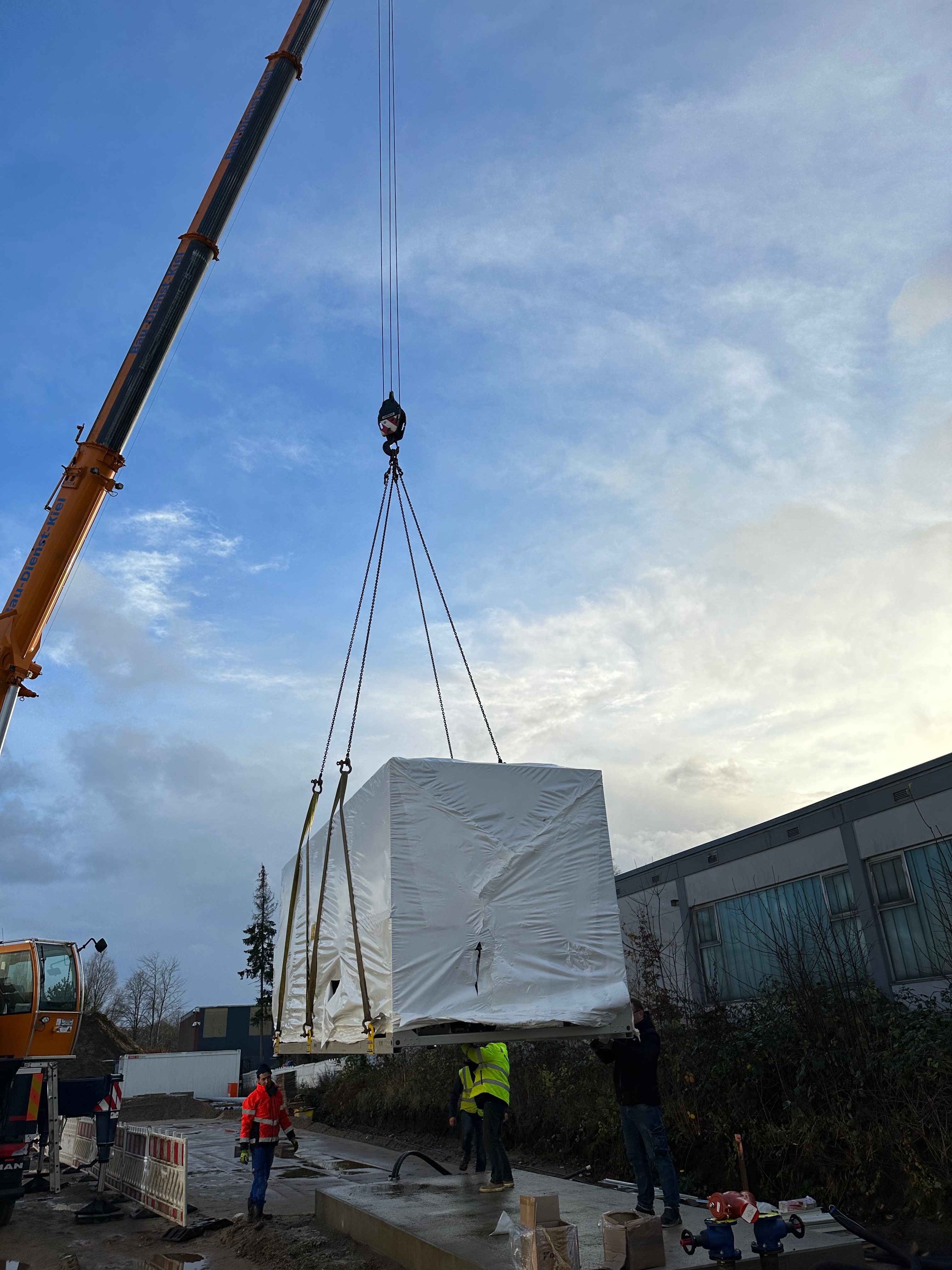 Anlieferung einer 300 KW Lüftwärmepumpe